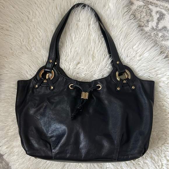 MICHAEL KORS BLACK LEATHER HOBO W/tassel HANDBAG GOLD TONE HARDWARE - Picture 1 of 12